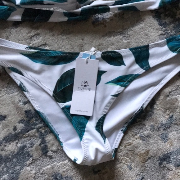 Cupshe Green Leaf Wrap Bikini - Picture 6 of 8